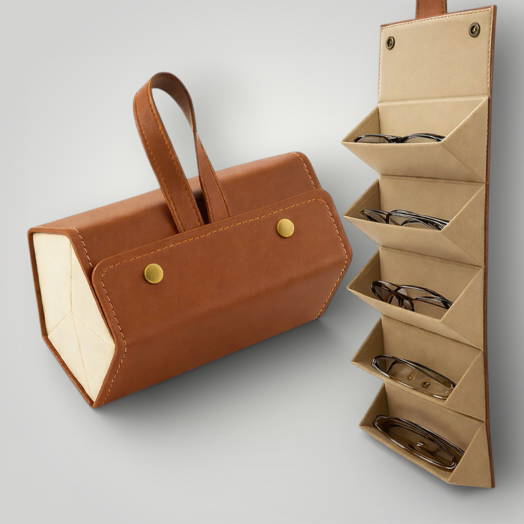 Case porta-óculos dobrável com 5 divisórias na cor caramelo, desenvolvido para organizar e proteger diferentes modelos de óculos com praticidade e elegância. O design funcional permite acomodar múltiplos pares com segurança, sendo ideal para uso diário, viagens ou para manter sua coleção organizada.