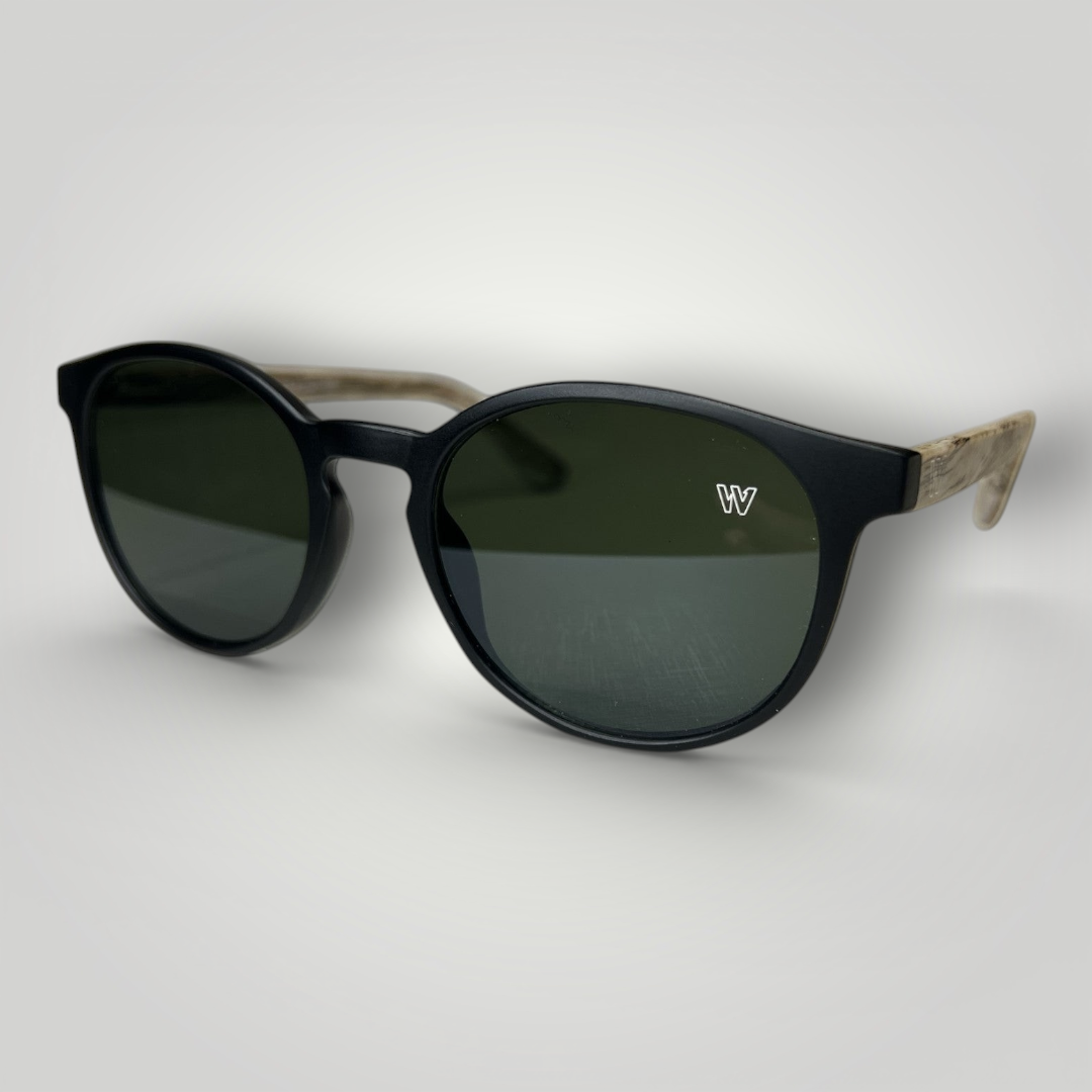 Óculos de Sol W One – Redondo Retrô em Acetato Preto com Lentes Verdes e Hastes Marrom Marmorizadas
