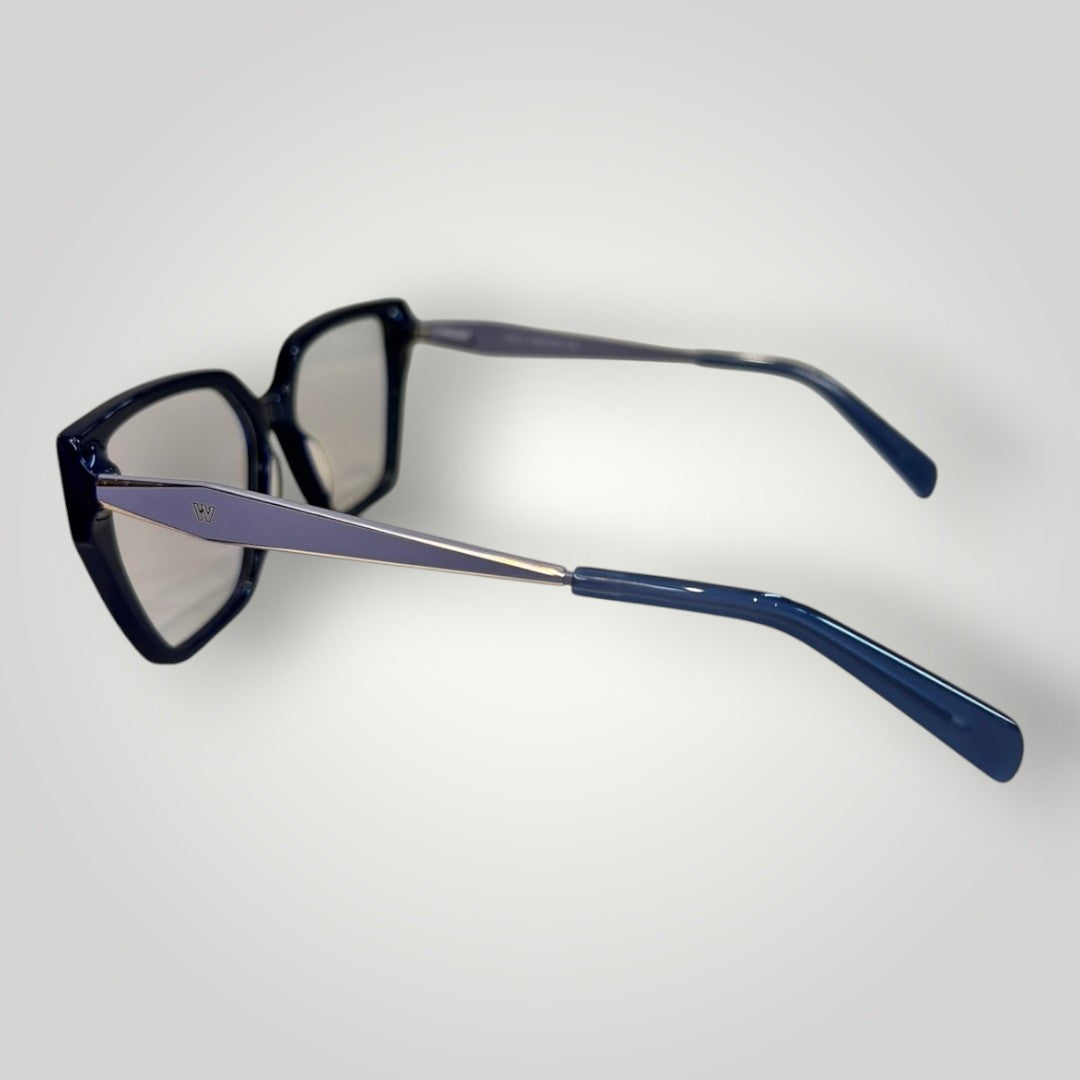 Armação de óculos de grau gatinho maxi W One Brand Store em acetato azul marinho com hastes metálicas detalhadas