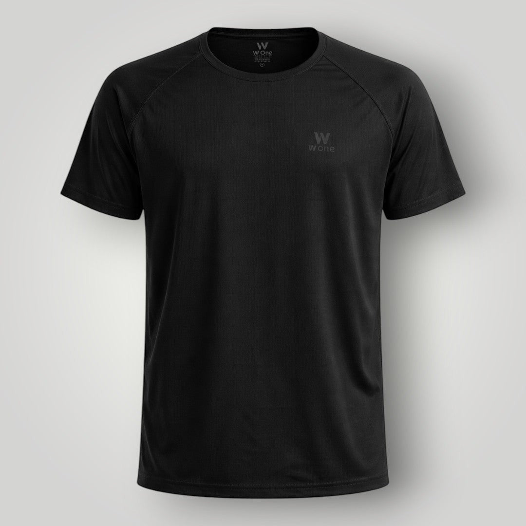 W One Brand Store black polyamide t-shirt with raglan sleeves and subtle logo, ideal for fitness and casual wear.