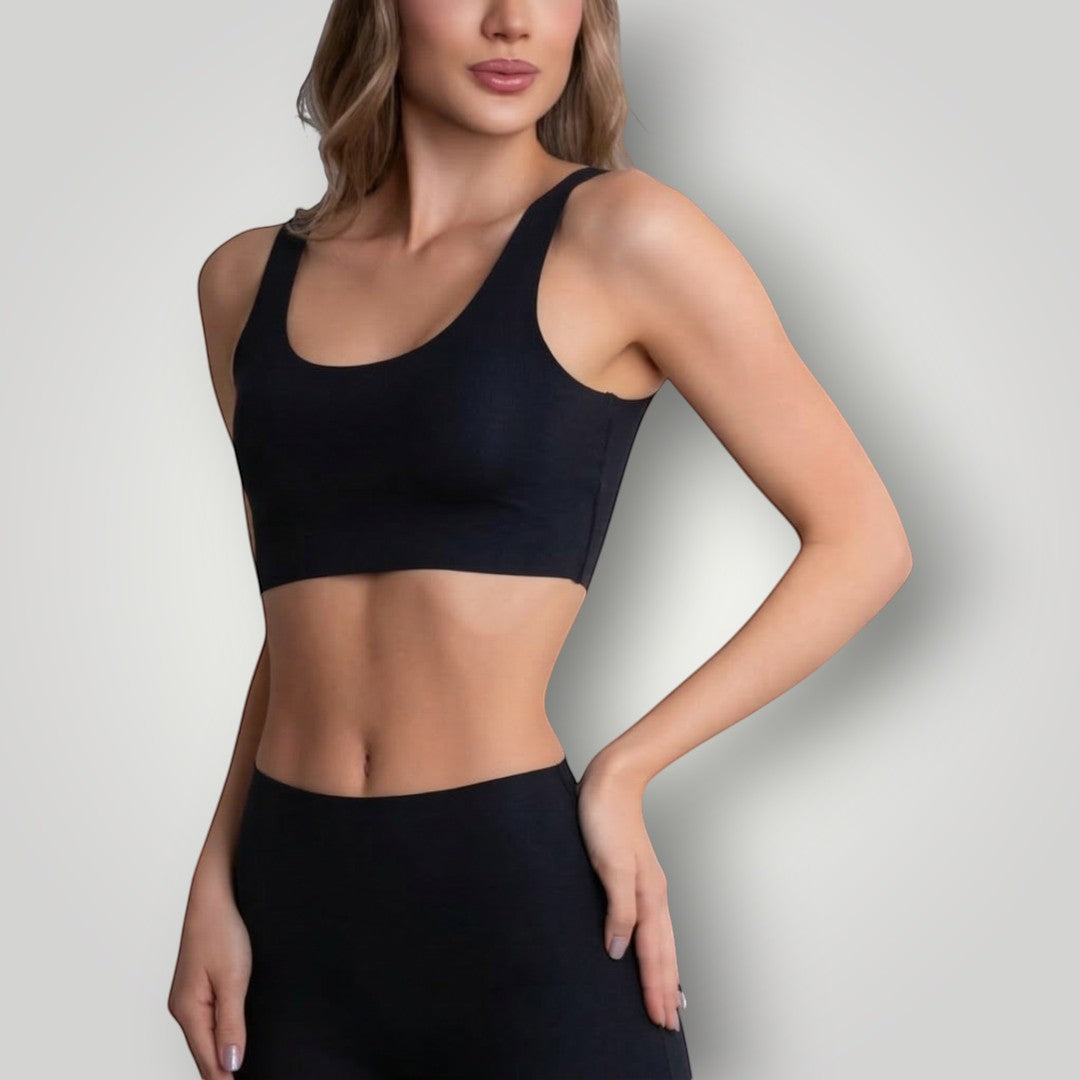 W One Brand Store black seamless polyamide crop top with soft touch and excellent body adaptation, ideal for everyday wear.