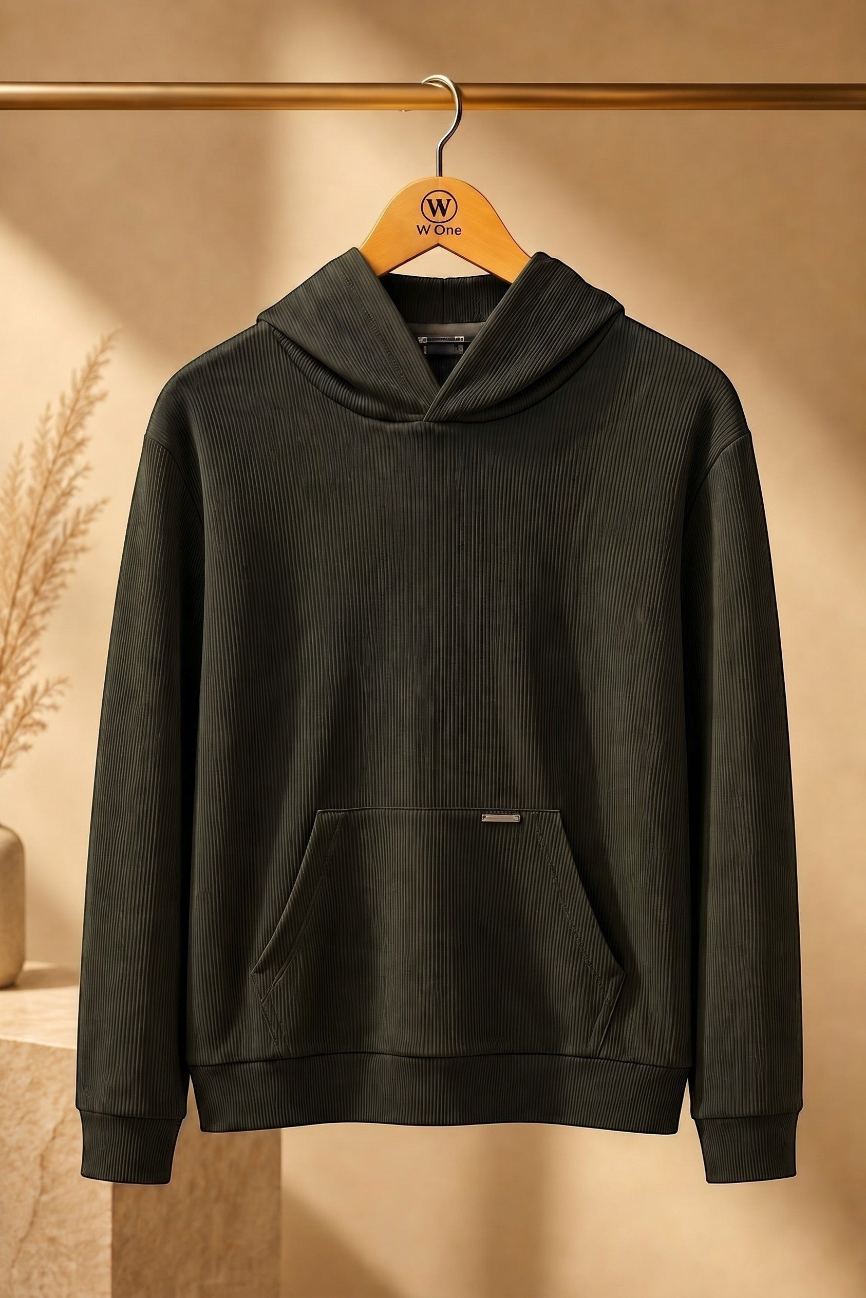 Blusa Fusion W One Brand Store verde militar com capuz, tecido canelado e bolso frontal, ideal para treinos.