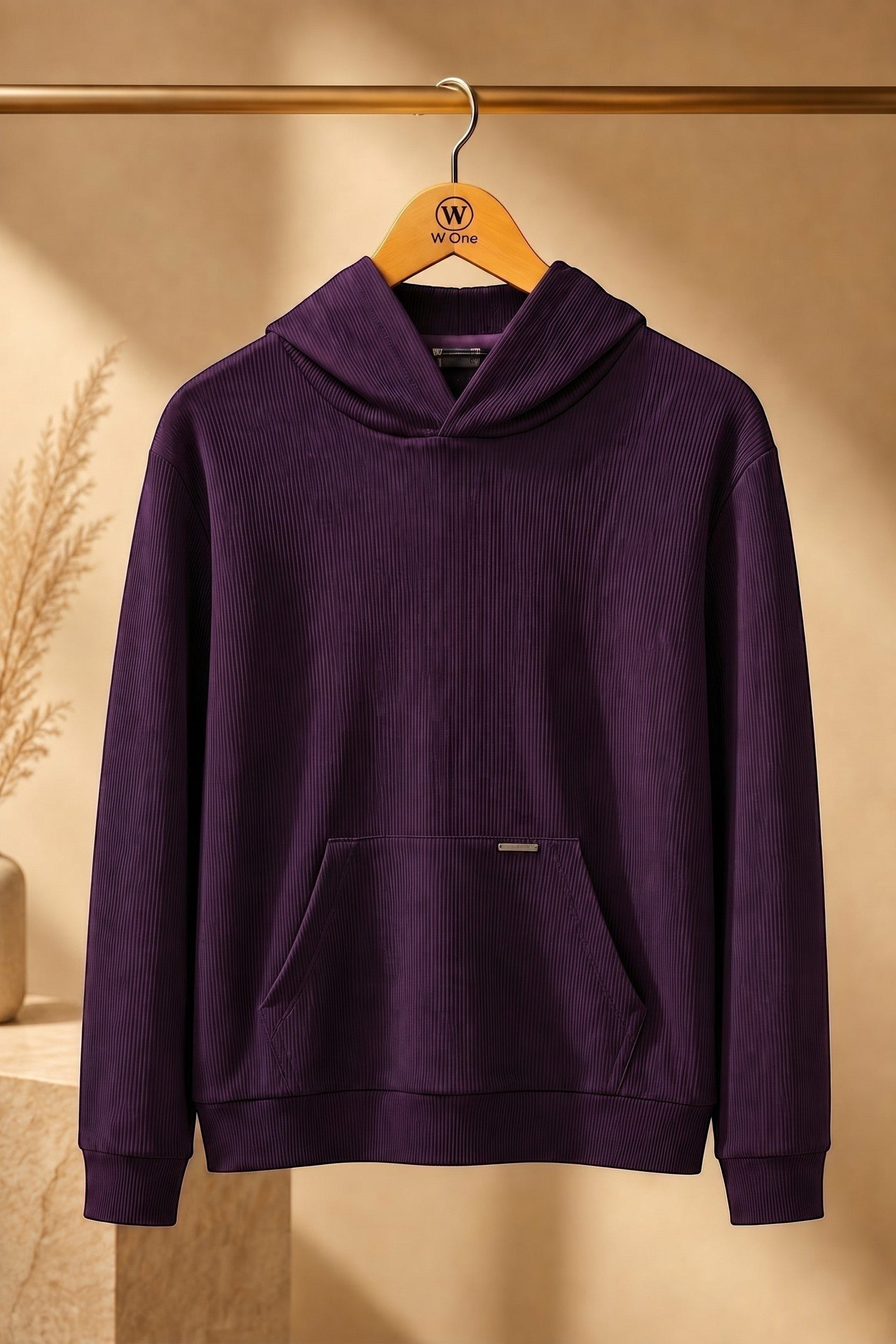 Blusa Fusion Wine com capuz da W One Brand Store em tecido canelado macio com bolso frontal e proteção UV