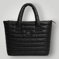 Bolsa W One Brand Store Big Move Puffer preta com design acolchoado, alças confortáveis e acabamento em couro.