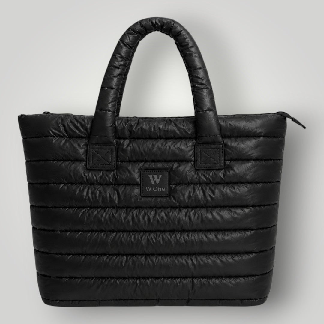 Bolsa W One Brand Store Big Move Puffer preta com design acolchoado, alças confortáveis e acabamento em couro.