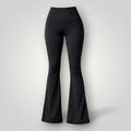 Calça flare preta W One Brand Store com cós largo, feita em tecido Aerobic com tecnologia LYCRA e proteção solar.