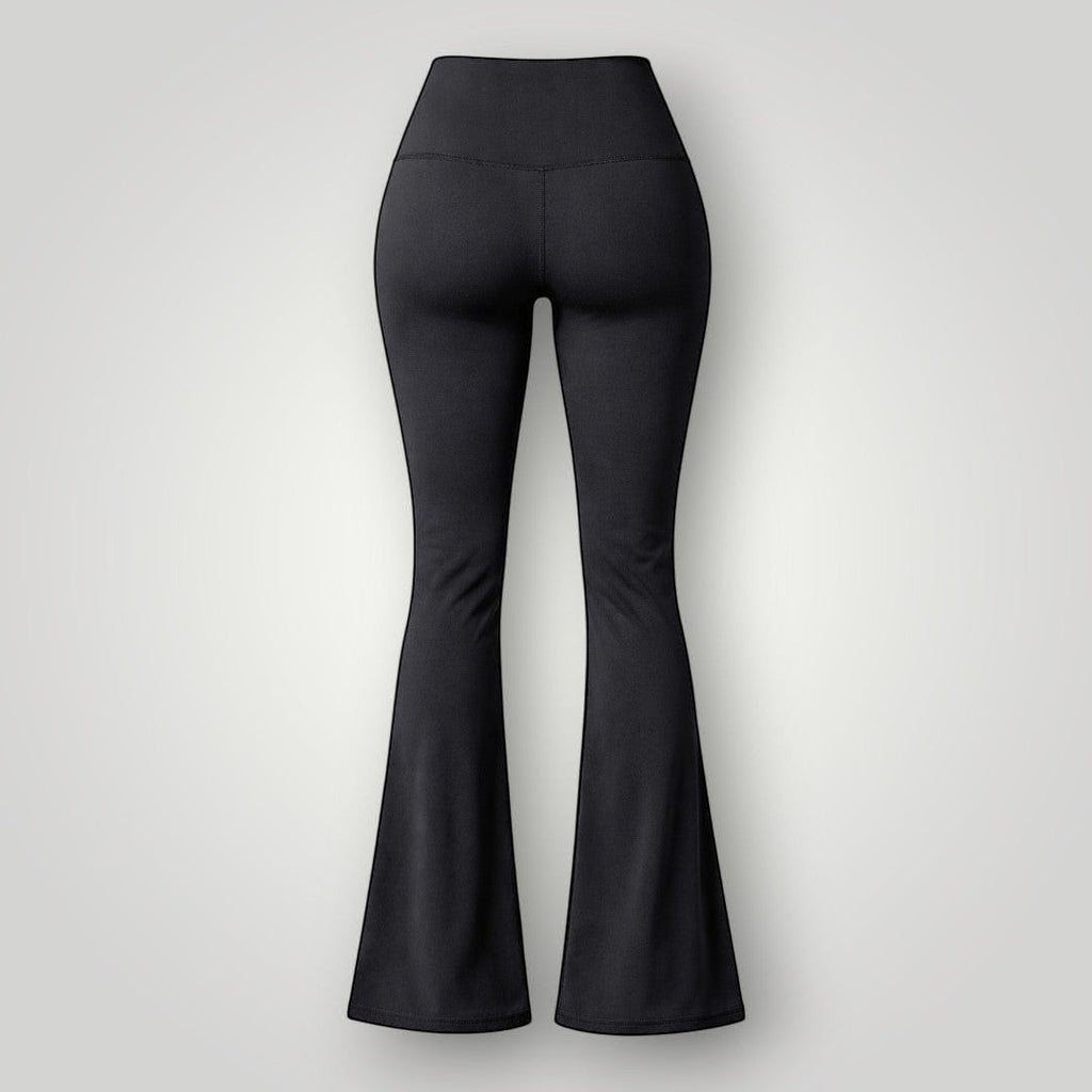 Calça flare preta W One Brand Store com cós largo, modelagem que alonga a silhueta e tecido de média compressão.