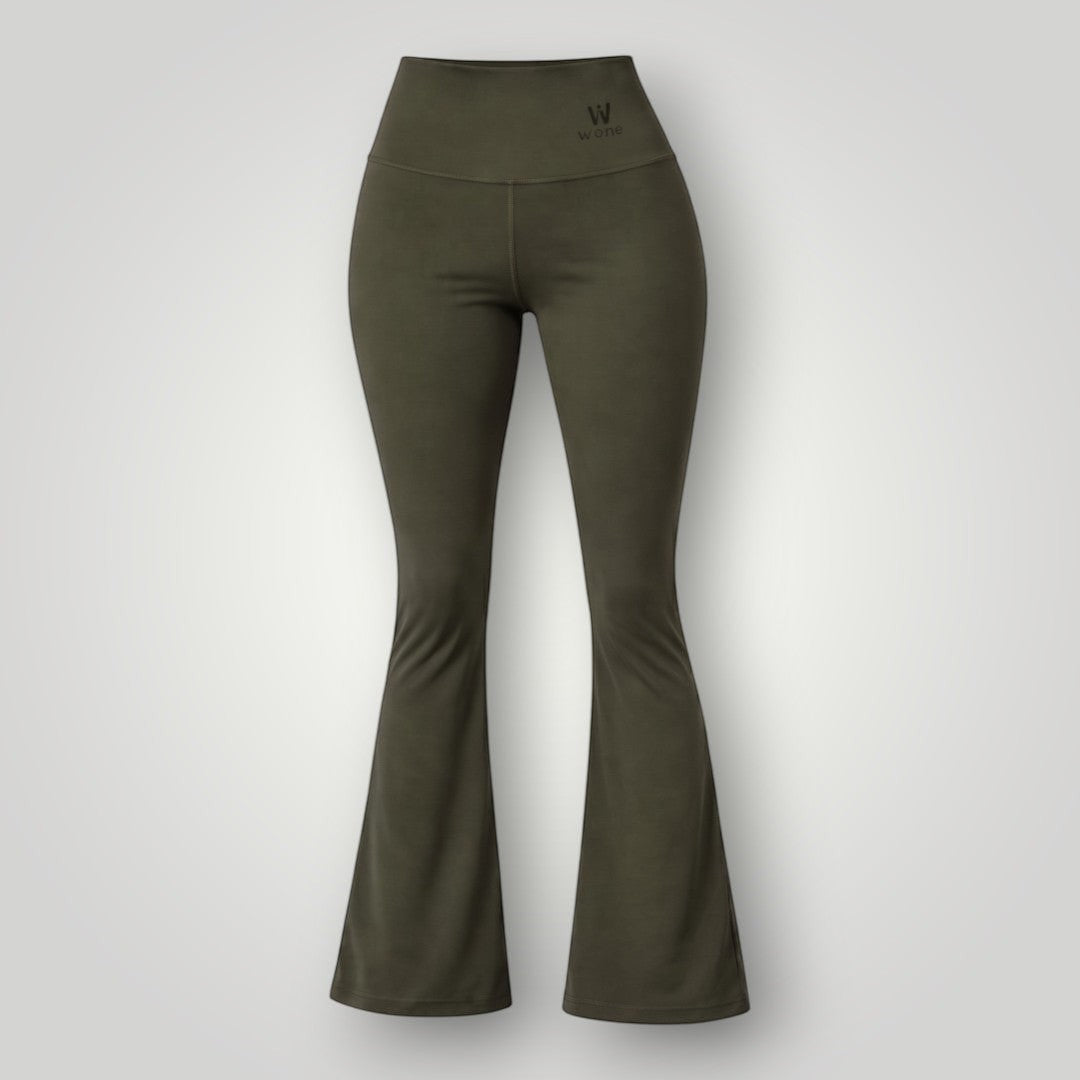 Calça flare W One Brand Store verde militar com cós largo, confeccionada em poliamida com elastano e proteção solar.