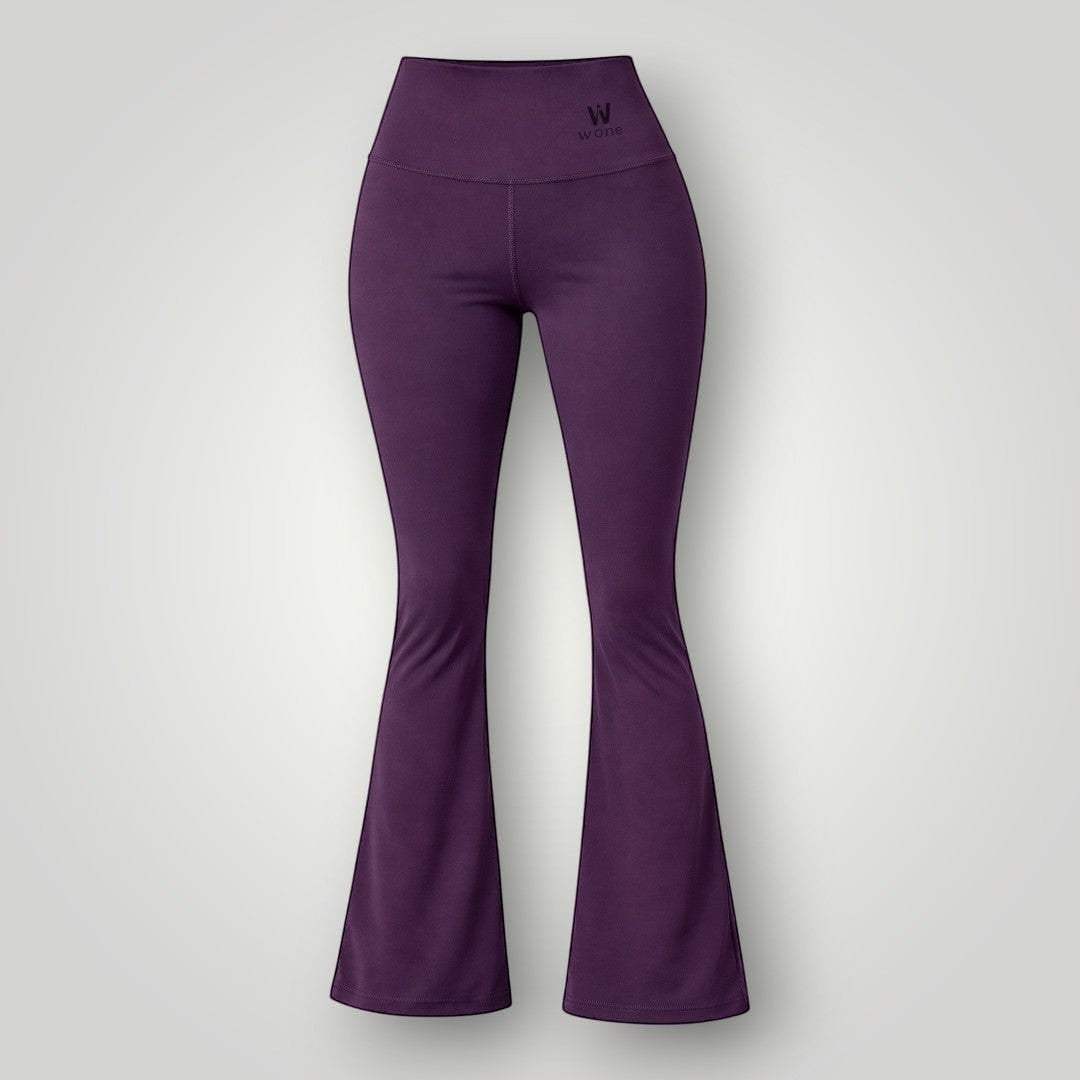 Calça flare W One Brand Store na cor vinho com cós largo, confeccionada em poliamida e elastano com toque macio.