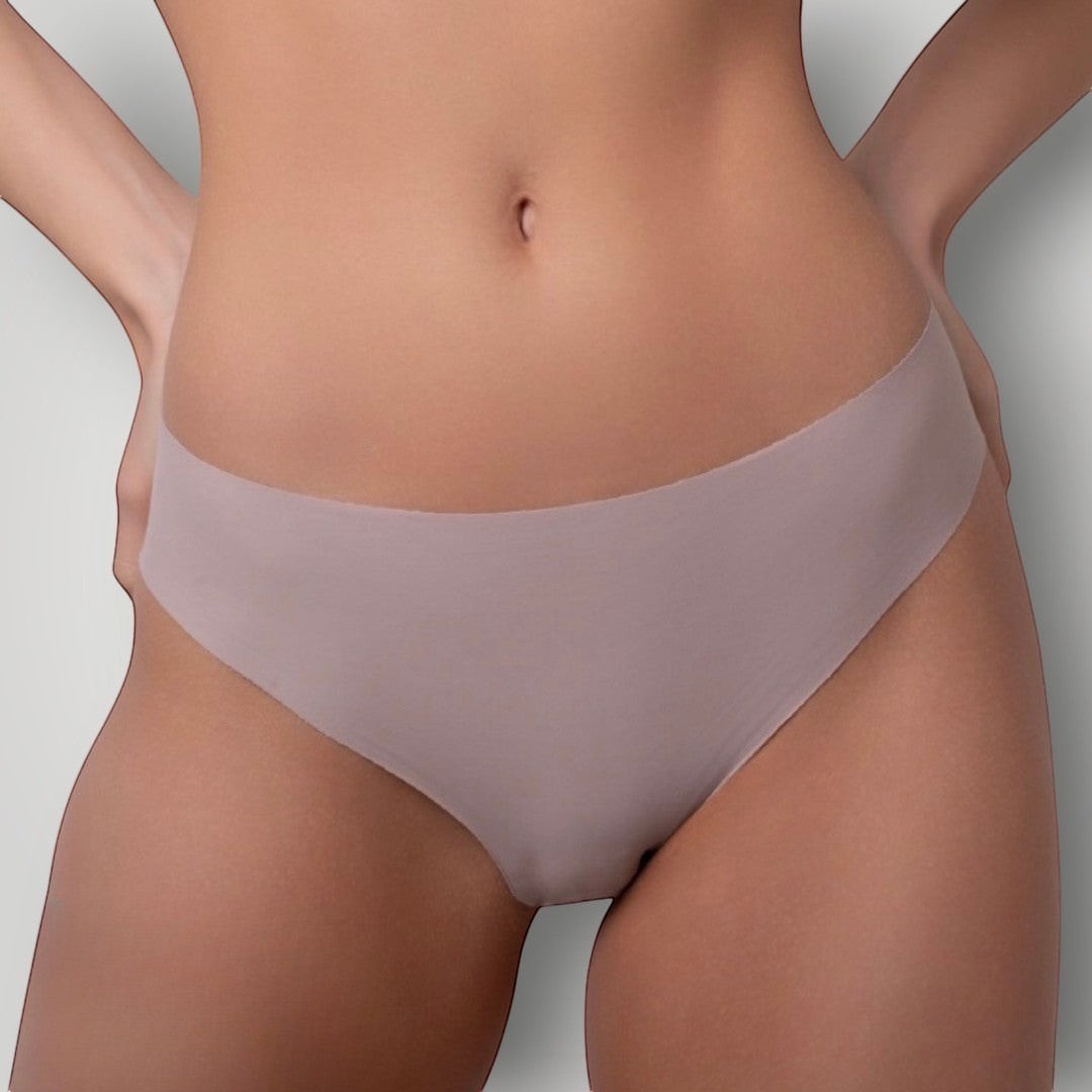 Calcinha tanga nude W One Brand Store sem costura com laterais largas e cintura média, invisível sob a roupa.