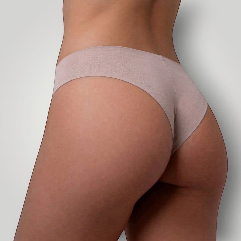 Calcinha tanga nude W One Brand Store sem costura com laterais largas, feita em poliamida e elastano para uso diário.