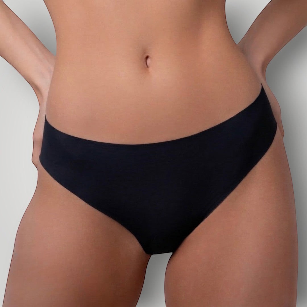 Calcinha tanga preta W One Brand Store sem costura com laterais largas e cintura média, feita em poliamida e elastano.