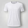 Camiseta W One Brand Store branca em poliamida com corte reto e recorte raglan, ideal para fitness.