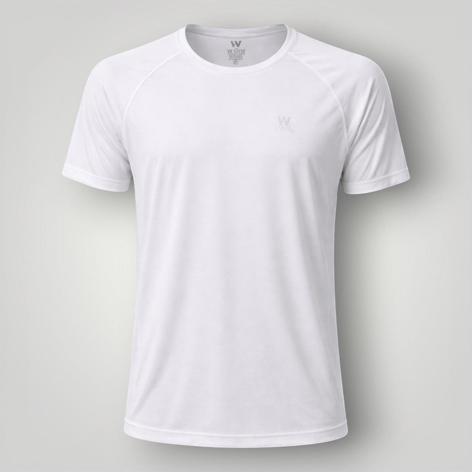 Camiseta W One Brand Store branca em poliamida com corte reto e recorte raglan, ideal para fitness.