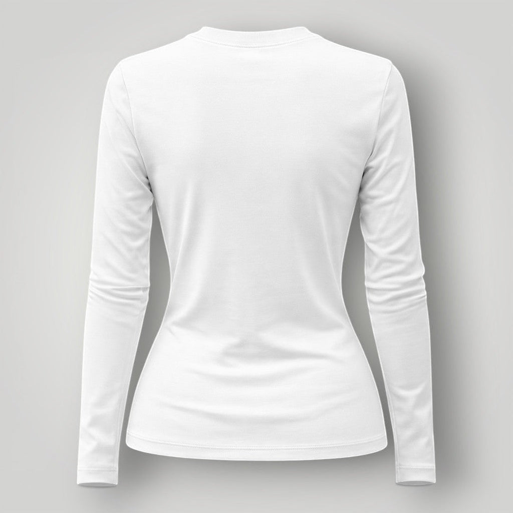 Vista traseira da camiseta feminina de manga longa W One Brand Store na cor branca, feita em tecido leve e respirável.