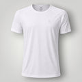 Camiseta W One Brand Store branca de poliamida com corte reto, mangas raglan e proteção solar UV, ideal para treinos.
