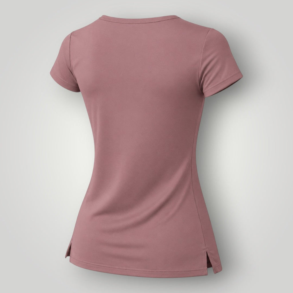 Vista traseira da camiseta feminina W One Brand Store Essence na cor cacau com manga curta e fendas laterais