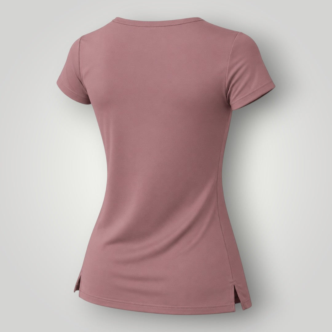 Vista traseira da camiseta feminina W One Brand Store Essence na cor cacau com manga curta e fendas laterais