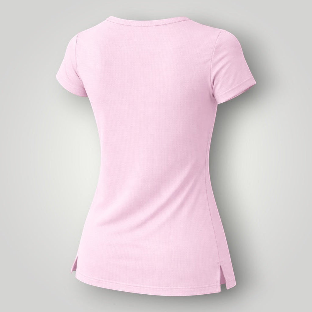 Vista traseira da camiseta W One Brand Store Essence rosa balé de manga curta com tecido leve e fendas laterais