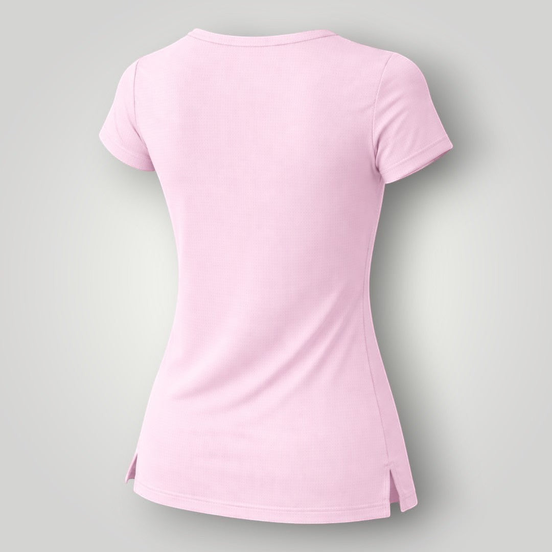 Vista traseira da camiseta W One Brand Store Essence rosa balé de manga curta com tecido leve e fendas laterais