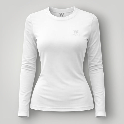 Camiseta W One Brand Store feminina manga longa branca em poliamida com proteção UV e ajuste confortável