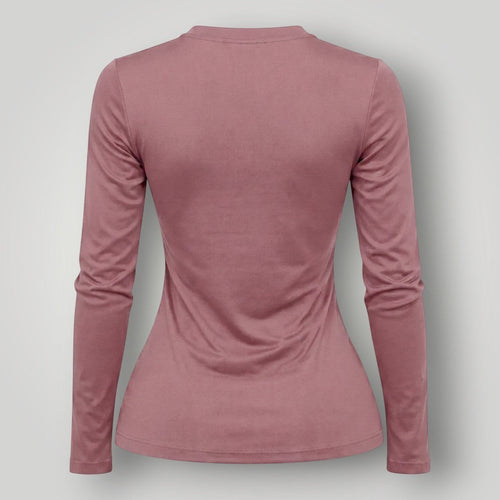 Vista traseira da camiseta W One Brand Store manga longa feminina cor cacau em poliamida com proteção UV