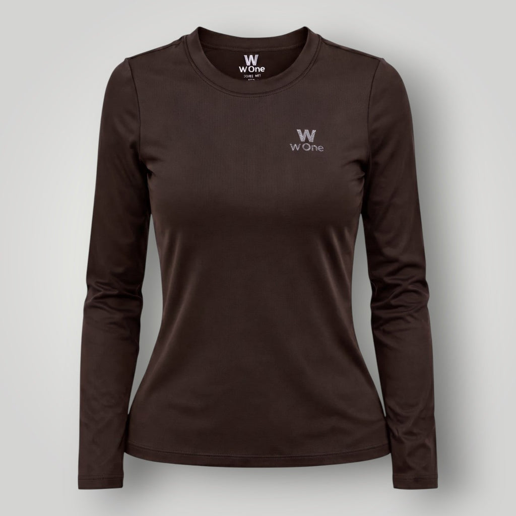 Camiseta W One Brand Store manga longa feminina cor coffee em poliamida com proteção UV e logo frontal