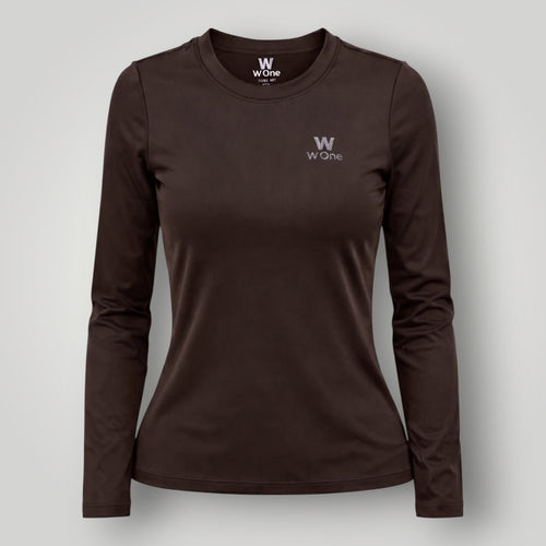 Camiseta W One Brand Store manga longa feminina cor coffee em poliamida com proteção UV e logo frontal