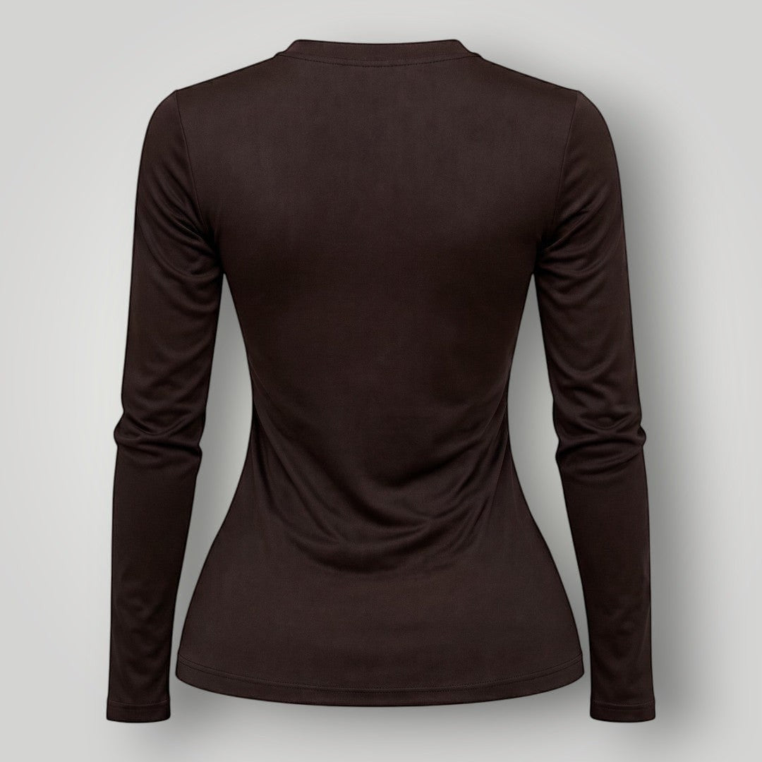 Vista traseira da camiseta feminina de manga longa W One Brand Store na cor marrom café com tecido respirável
