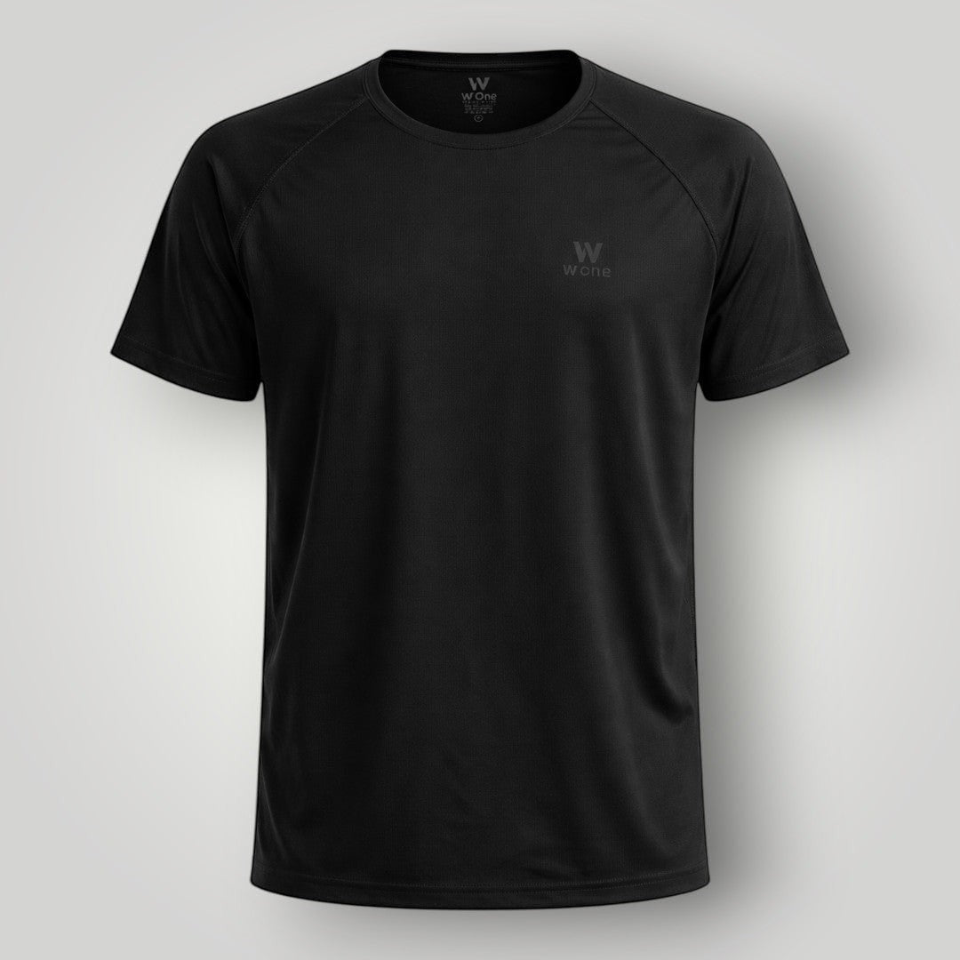 Camiseta W One Brand Store preta unissex com manga raglan, tecido respirável e proteção solar FPU 50+