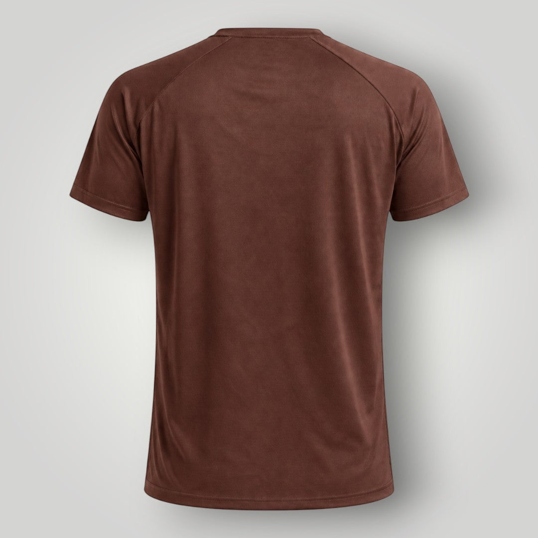 Vista traseira da camiseta unissex W One Brand Store Dynamic Coffee em tecido tecnológico marrom com corte raglan