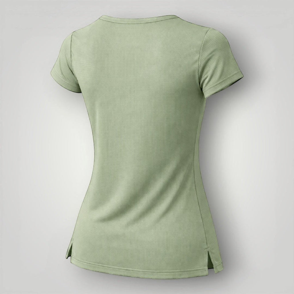 Vista traseira da camiseta feminina W One Brand Store Essence na cor verde malva com tecido leve e respirável