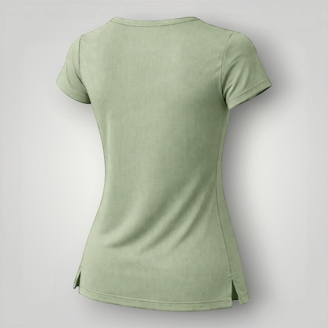 Vista traseira da camiseta feminina W One Brand Store Essence na cor verde malva com tecido leve e respirável