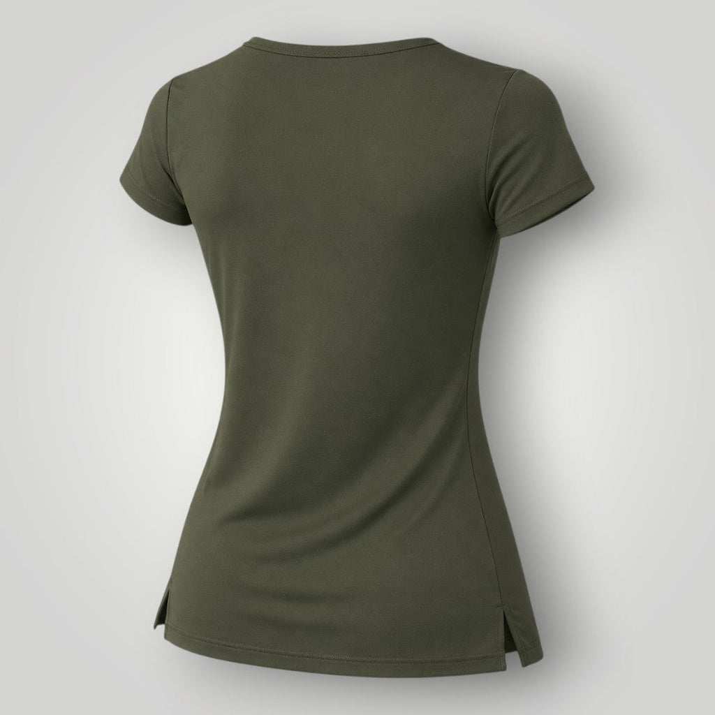 Vista traseira da camiseta feminina W One Brand Store Essence verde militar com fendas laterais e tecido leve