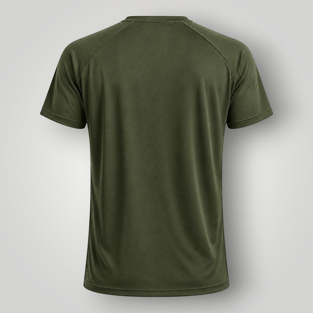 Camiseta W One Brand Store verde militar em poliamida com recorte raglan e corte reto. Tecido leve e confortável.