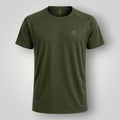 Camiseta W One Brand Store verde militar em poliamida com corte reto e recorte raglan para treino.