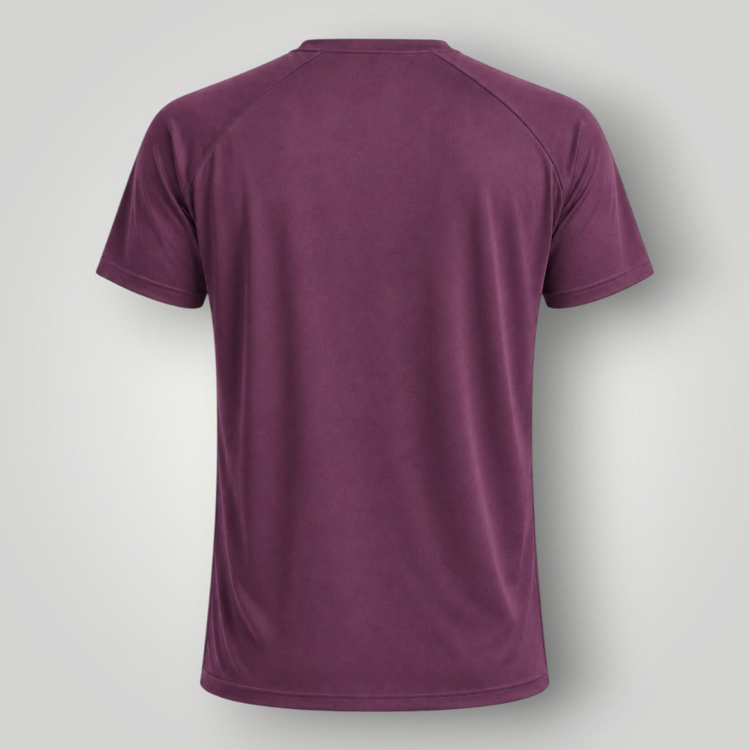 Camiseta W One Brand Store vinho em poliamida com corte reto e recorte raglan, ideal para fitness.