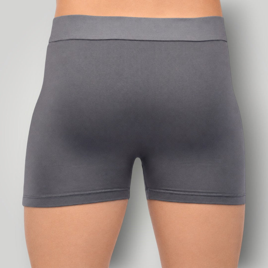 Cueca boxer W One Brand Store na cor chumbo, feita em algodão com elastano, vista traseira com ajuste confortável.