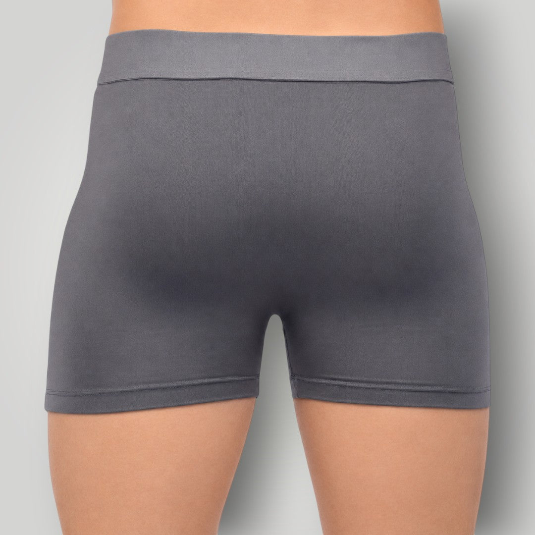 Cueca boxer W One Brand Store na cor chumbo, feita em algodão com elastano, vista traseira com ajuste confortável.
