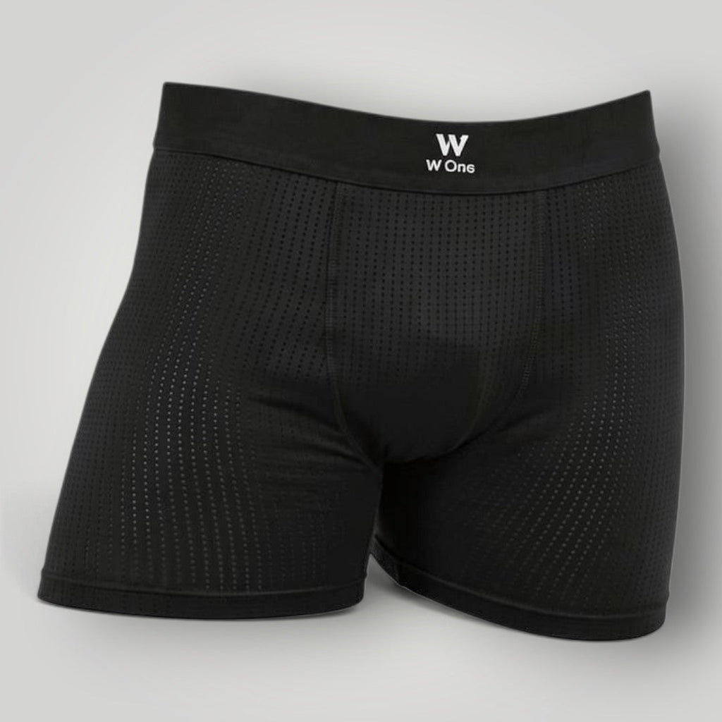Cueca boxer preta W One Brand Store em poliamida com tecnologia dry, tecido respirável e elástico com logo