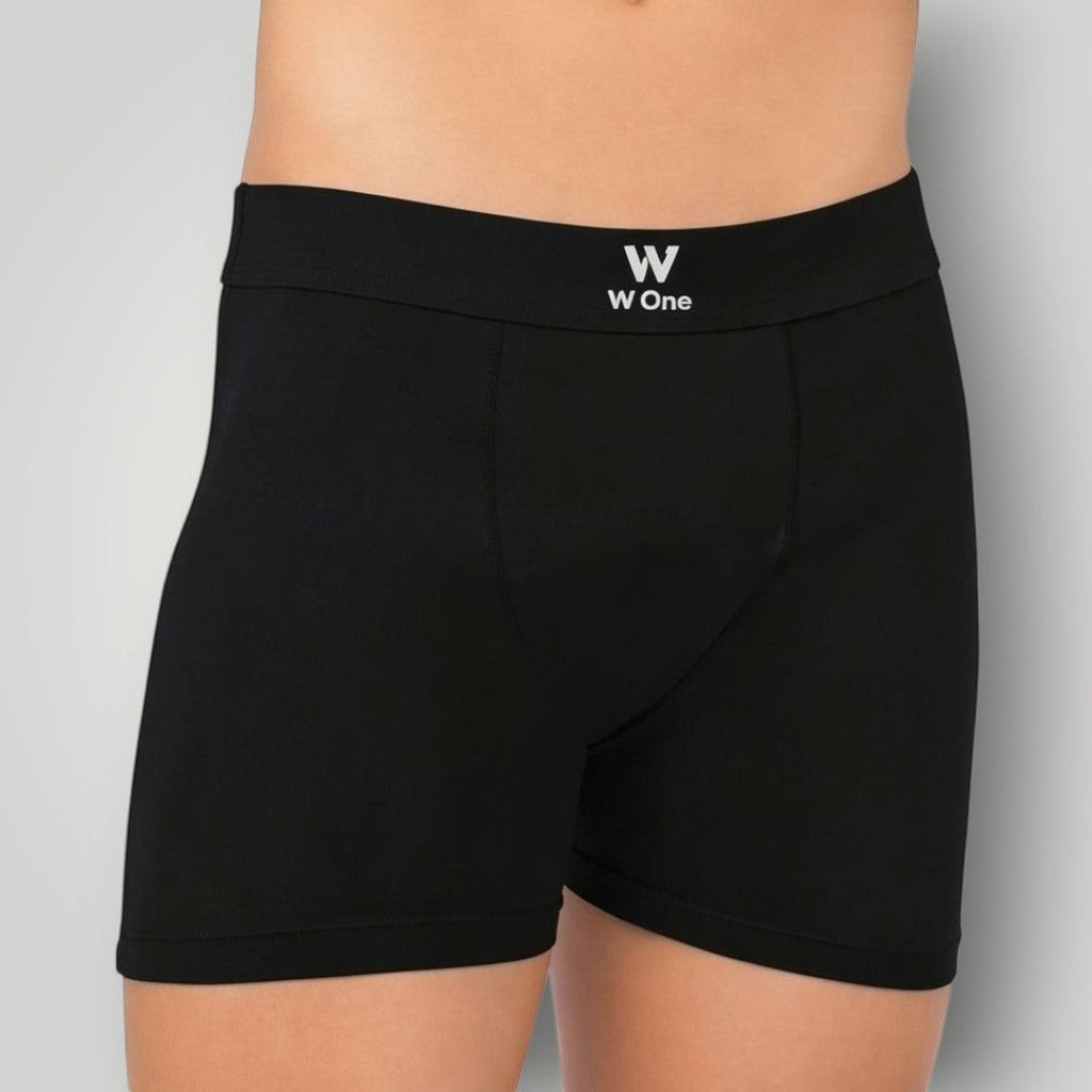 Cueca boxer preta W One Brand Store em algodão com elastano, apresentando cós elástico com logo da marca.