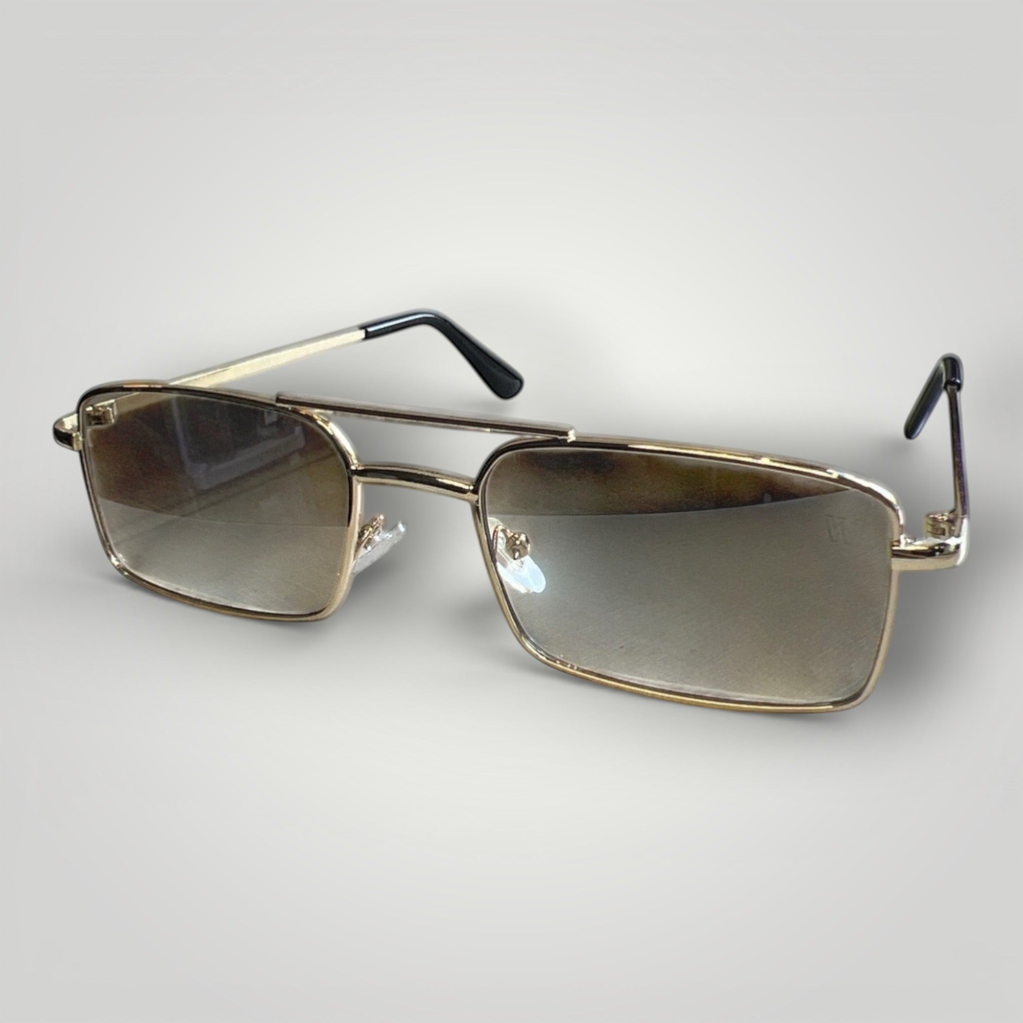 W One Brand Store gold metal aviator sunglasses with gradient brown lenses and UV400 protection.