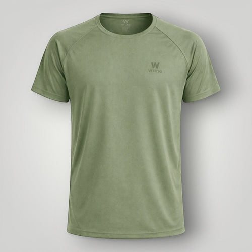 W One Brand Store green polyamide t-shirt with raglan cut and straight fit, ideal for fitness.