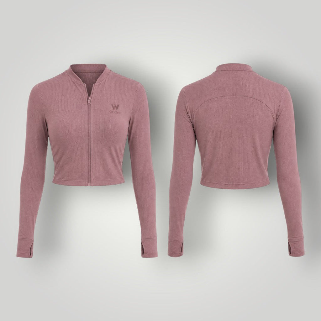 Jaqueta cropped W One Brand Store cor cacau em tecido dry fit com zíper frontal e mangas longas com abertura para polegar