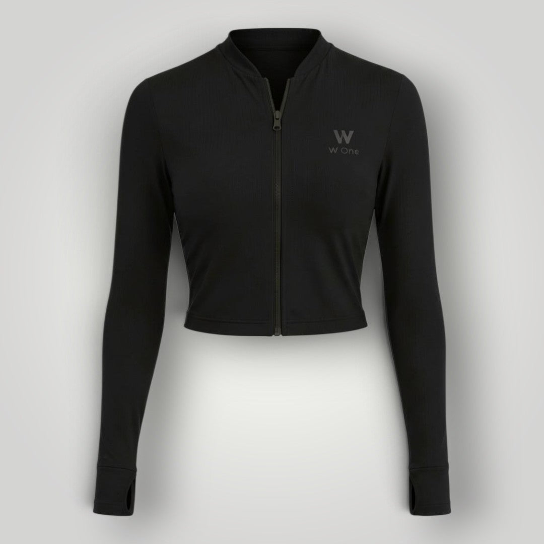 Jaqueta cropped preta W One Brand Store em tecido dry fit com zíper frontal e mangas longas com abertura para polegar