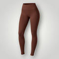 Legging W One Brand Store básica na cor coffee, feita em poliamida com tecnologia Lycra e proteção solar UV.