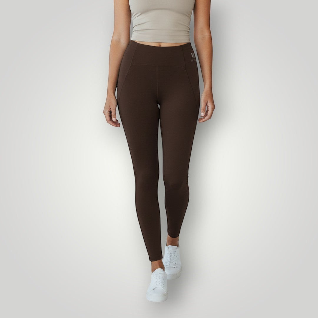 Legging W One Brand Store Performance Coffee com bolso lateral, tecido de poliamida com média compressão e proteção UV