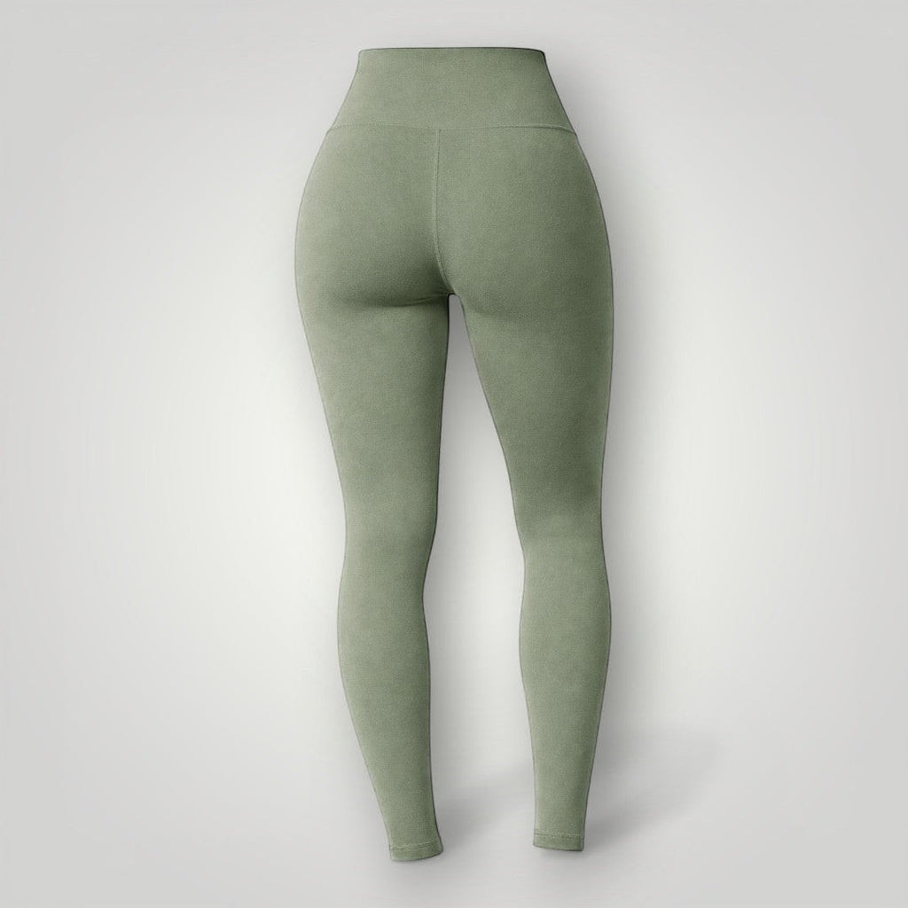 Legging W One Brand Store Essence na cor verde malva com modelagem básica, alta compressão e tecido respirável.