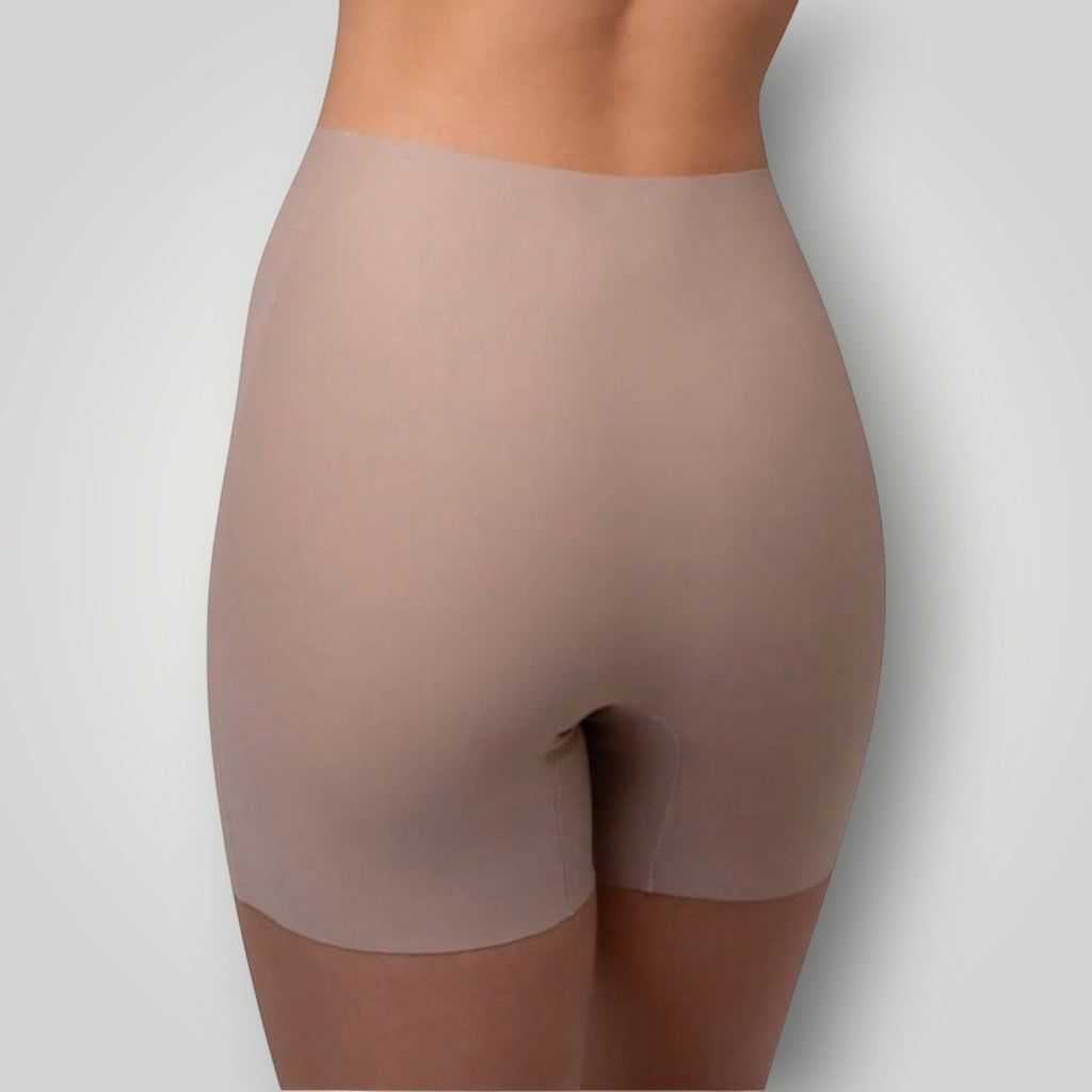 W One Brand Store nude seamless compression shorts made of polyamide and elastane, designed for comfort and shaping.