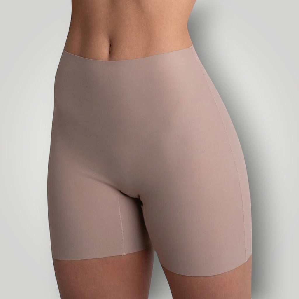 W One Brand Store nude seamless shorts with light compression, made of polyamide and elastane, ideal for everyday wear.